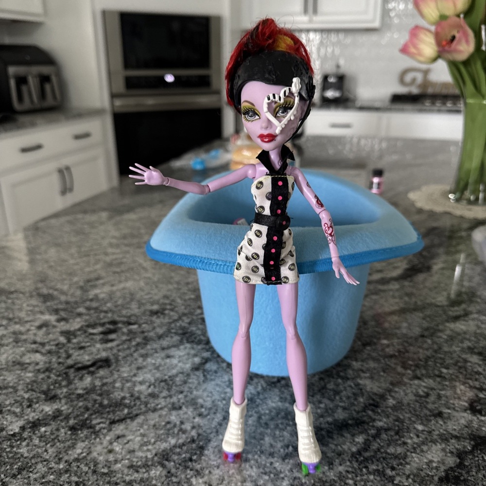 Monster High Skultimate Roller Maze Operetta 11" Doll Mattel 2011